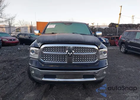 2017 Ram 1500 Laramie 4X4 5'7 Box z USA, uszkodzony, nr VIN 1C6RR7NT5HS726291